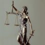 Estensione della nullità della clausola abusiva all’intero contratto ed effetti restitutori: nuove ambiguità nelle valutazioni della Corte di Giustizia